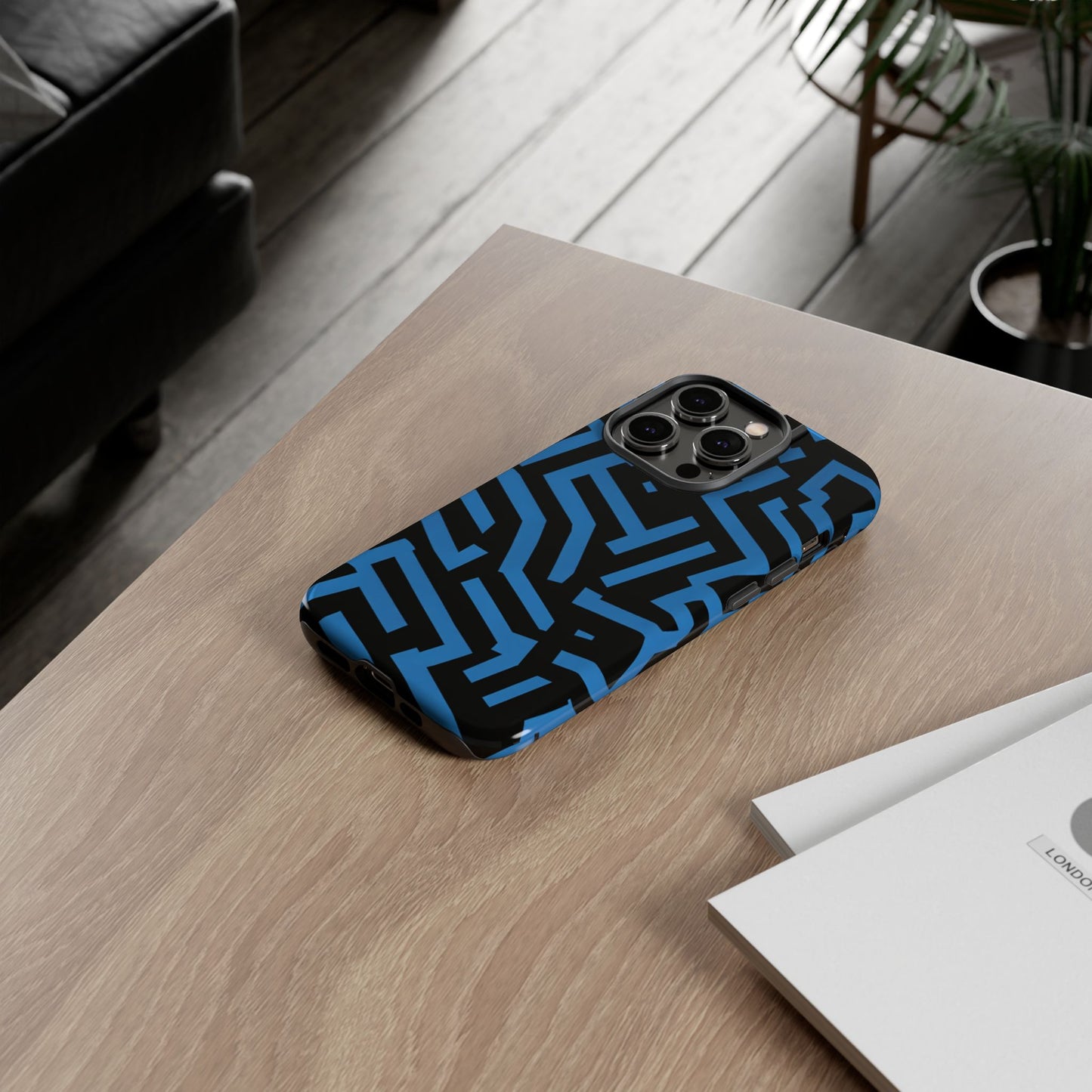 Blue Maze Robuste Handyhülle – Schutzhülle mit geometrischem Kobaltmuster für iPhone, Samsung Galaxy & Google Pixel