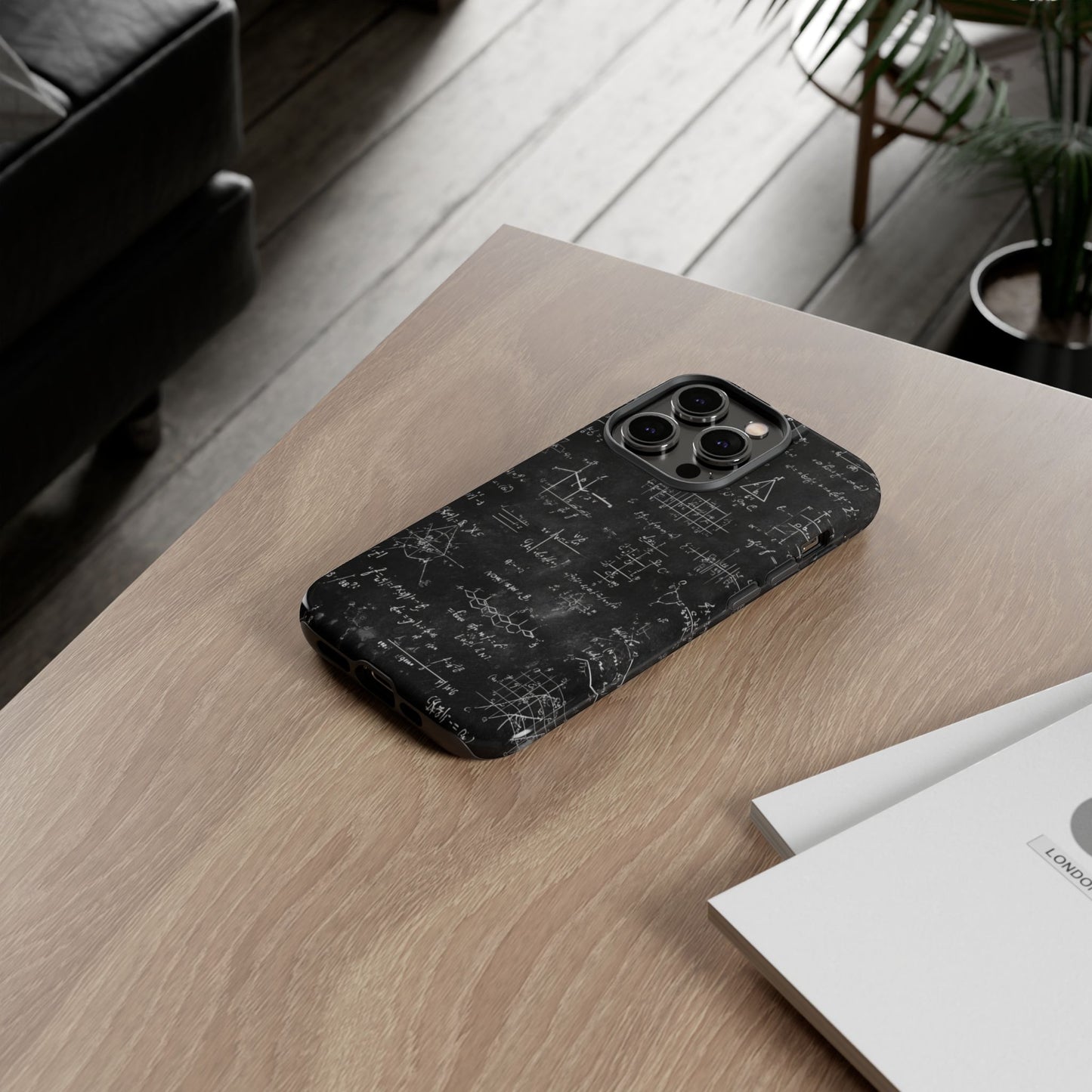 Handyhülle „Mathegleichungen – Tough Case“ – Schutzhülle mit Kreidetafel-Wissenschaftsformel für iPhone, Samsung Galaxy und Google Pixel