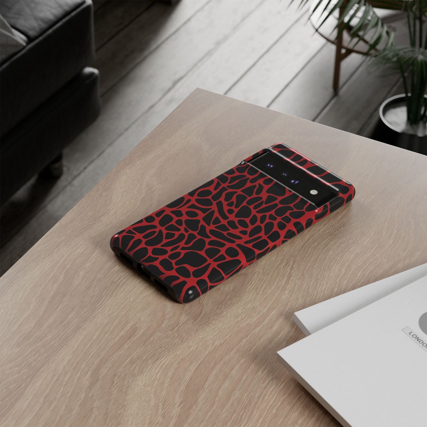 Durable giraffe print phone protection with modern aesthetic

