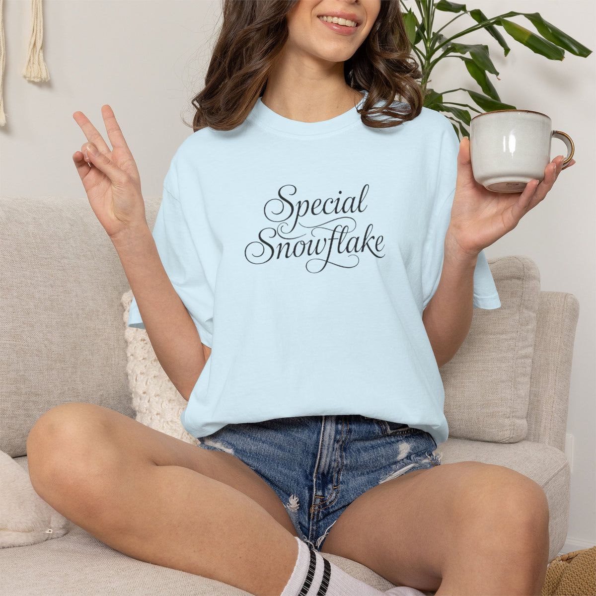 Special Snowflake T-Shirt – Kleidungsstückgefärbtes T-Shirt mit Schriftzug-Grafik