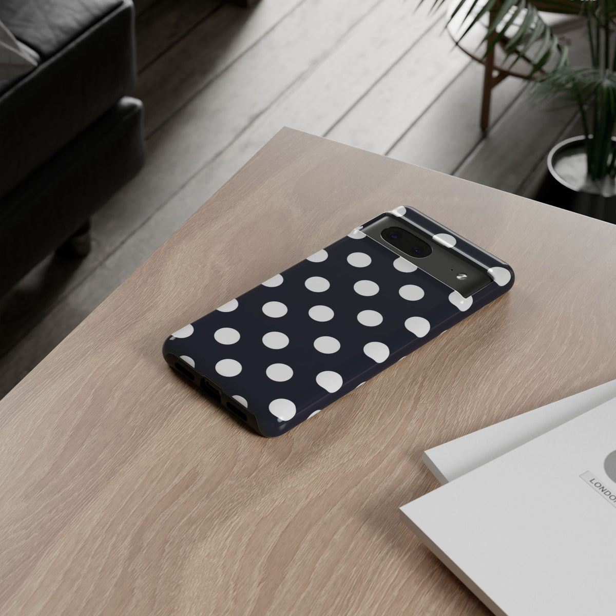 Robuste Marineblaue Polka-Dot Handyhülle – Klassische Schutzhülle mit weißen Punkten für iPhone, Samsung Galaxy & Google Pixel