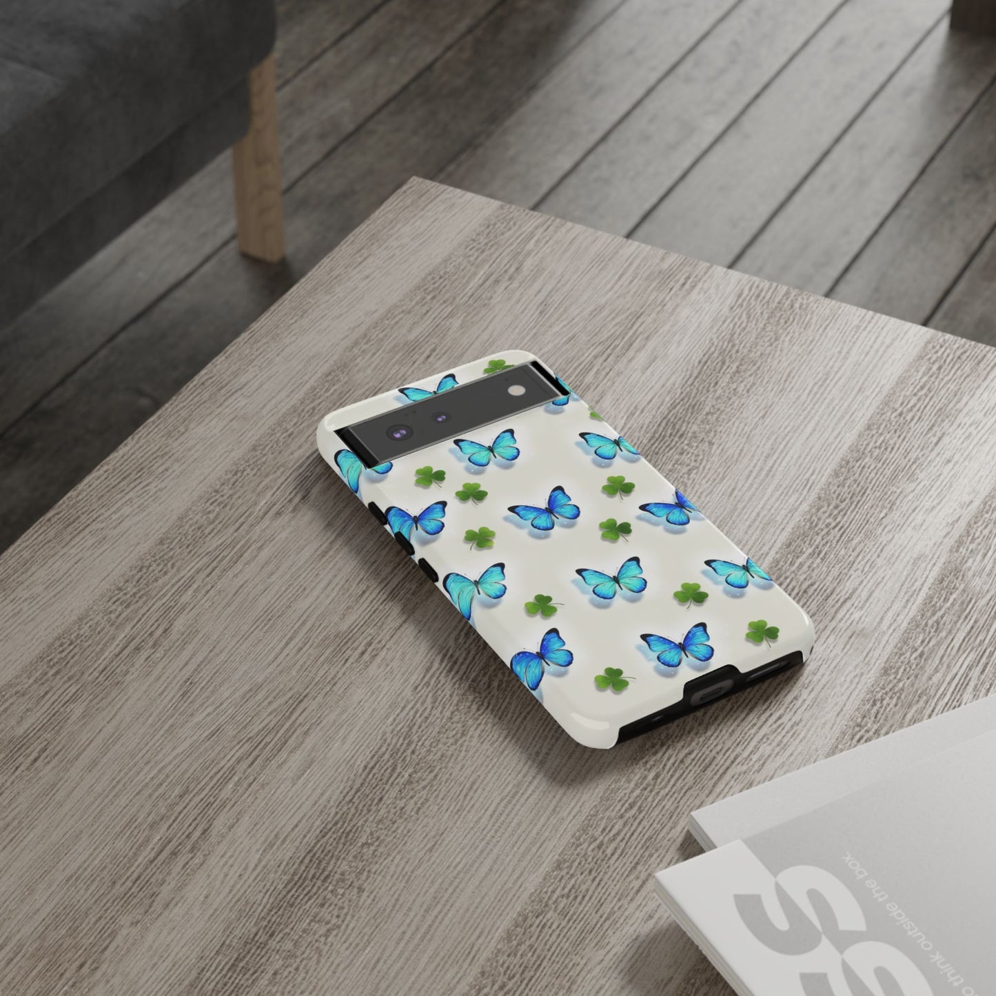 Funda protectora resistente con diseño de mariposas y trébol de la suerte para iPhone, Samsung Galaxy y Google Pixel: diseño de mariposas azules