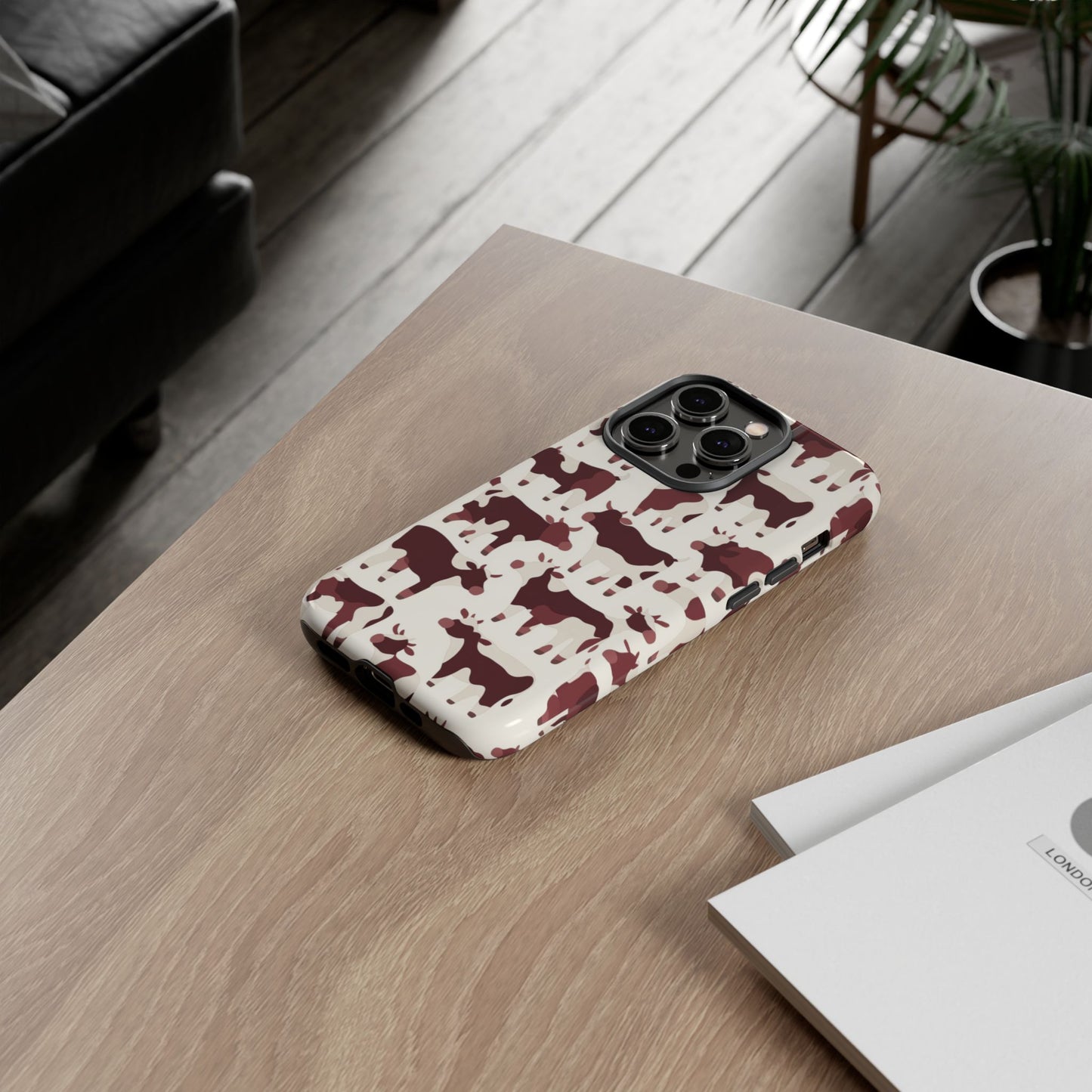 Robuste Handyhülle mit Kuhmuster – Burgunder & Creme Bauernhof-Anal-Design Schutzhülle für iPhone, Samsung Galaxy & Google Pixel