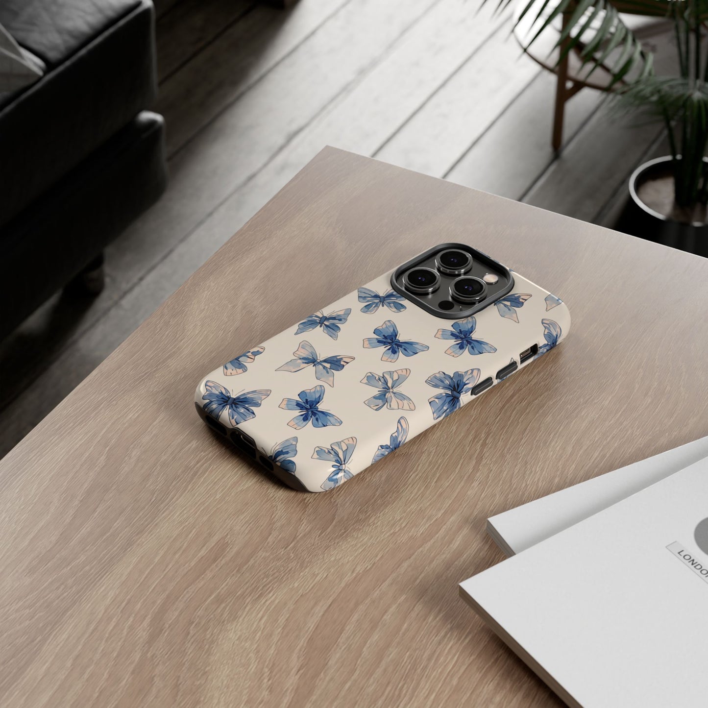 Handyhülle mit blauem Aquarell-Schmetterling – Weiche Pastellblumen-Schutzhülle für iPhone, Samsung Galaxy & Google Pixel